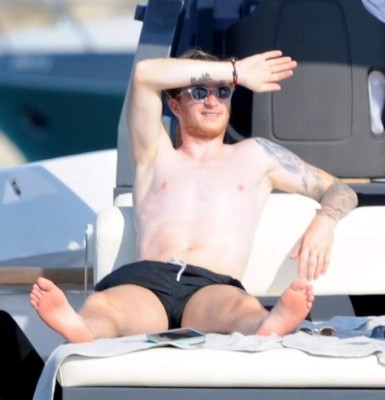 La supermodelo que sale con Marco Reus deslumbra en sus vacaciones a bordo de un yate