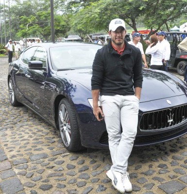 Guatemalteco gana auto de $125 mil en el PGA Tour