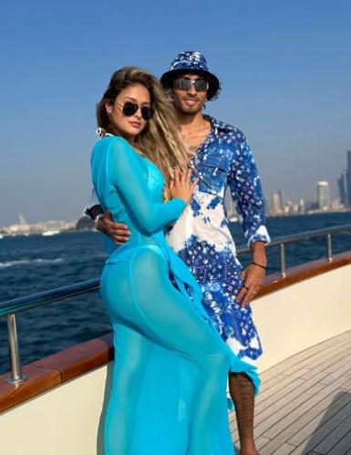 La esposa de Raphinha y los duros ataques tras la remontada del Barça: “Mono; tu hijo es de Koundé”