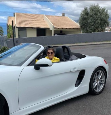 Mansión de $2.5 millones y un Ferrari: La vida de lujos de la mamá de Cristiano Ronaldo