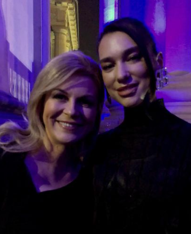 Fue un talismán en Rusia-2018 y ahora promete volver para la final en Qatar: ¿Qué fue de la hermosa expresidenta de Croacia?