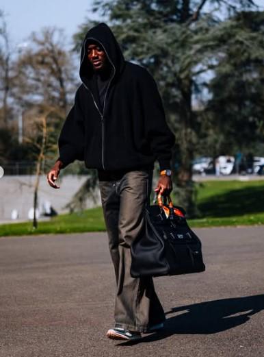 Camavinga sorprende y así llegó Mbappé a la concentración de Francia para los duelos ante Brasil y Colombia