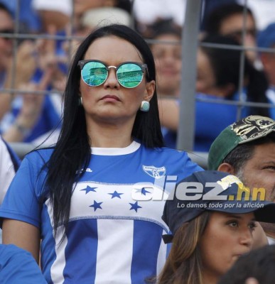 ¡HERMOSAS! Juego entre Honduras-Estados Unidos se llena de lindas chicas