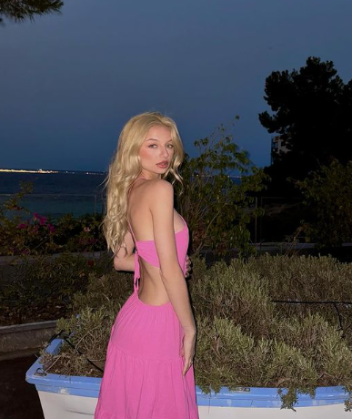 Futbolista del Barcelona presentó a su novia y es vacilado por sus compañeros: “Estás a tiempo de borrar”