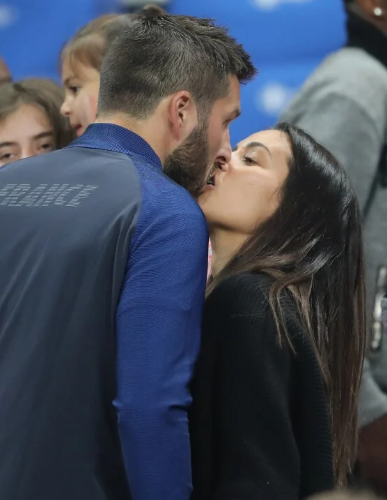 Alejada de las cámaras: la “desconocida” esposa de Gignac que se ganó el cariño de México por su labor