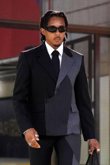 Jules Koundé causa revuelo: así son todos los excéntricos looks del futbolista de Barcelona que siempre está a la moda