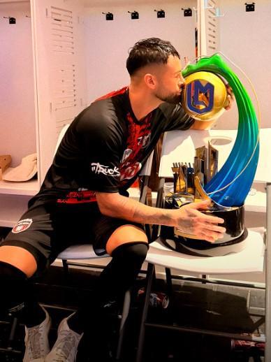 Futbolista argentino busca a su familia tras los terremotos en Venezuela