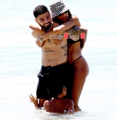 Picantes fotos: Ganaron la Eurocopa y se llevaron a sus infartantes mujeres de vacaciones