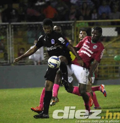 Las mejores imágenes del empate polémico entre Marathón-Olimpia