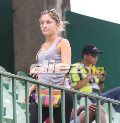 Las hermosuras que engalanaron el clásico Marathón-Motagua