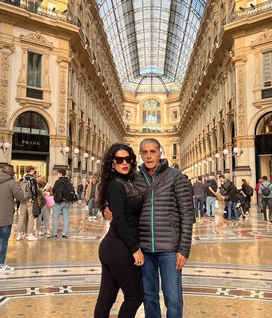 Periodista mexicano presume que su bella esposa debuta en Onlyfans: “Gracias a todos por su cariño”