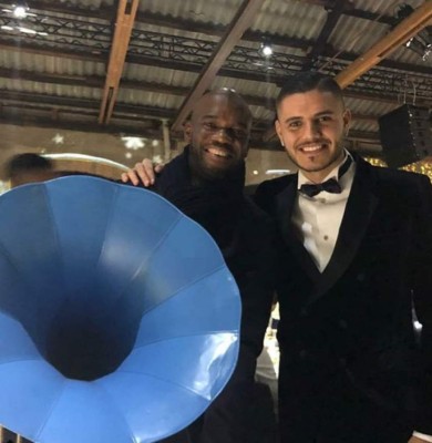¡De lujo! David Suazo junto a Icardi en la fiesta de Navidad del Inter de Milán
