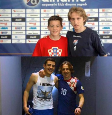 ¡Increíble! Se tomaron una foto con su ídolo y hoy son casi como ellos