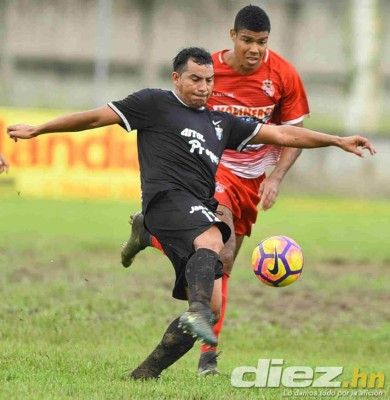 ¡POTRERO! Así de destrozada está la cancha del estadio de Tocoa