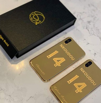 La nueva moda de los futbolistas: Presumen tener celulares bañados en oro&nbsp;&nbsp;