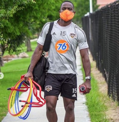 Pruebas de hisopado, exámenes de sangre y mascarilla; así se entrenan los legionarios