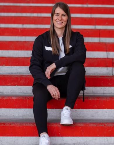 Histórico: tiene 34 años y se convierte en la primera mujer en entrenar a un reconocido equipo de la Bundesliga
