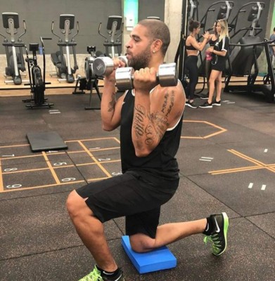 El gran giro que ha dado la vida de Adriano, el crack que volverá al fútbol