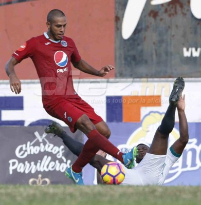 NO VISTE EN TV: El festejo de Platense y Diego Vazquez terminó bañado