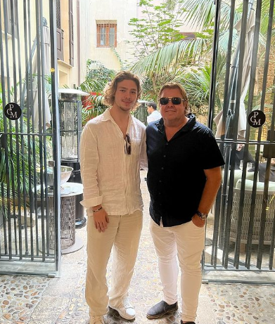 Se retiró con 28 años, casi gana el Balón de Oro y su vida dio un giro inesperado: ahora vende aspiradoras