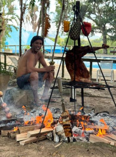 La nueva vida de Ronaldinho y su técnica para generar dinero tras retirarse: Ya empezó la celebración por mi cumpleaños