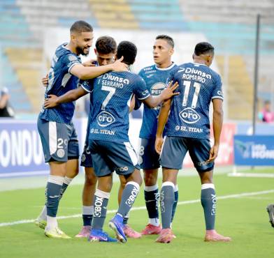 La peleade Motagua es en el liderato. Los de Javier Lópezsi aflojan en las últimas jornadas, pierde ese privilegio.