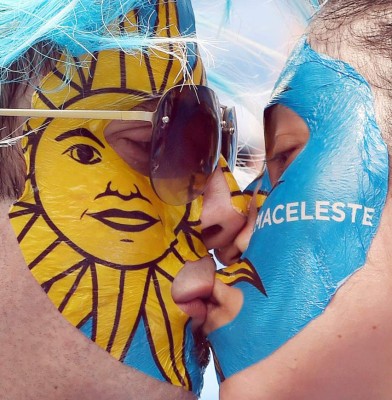 Gran ambiente en el duelo Italia vs Uruguay