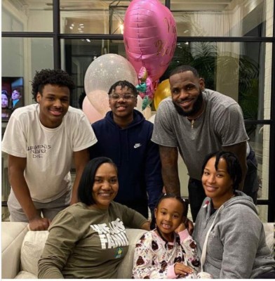 La increíble mansión que LeBron James ha puesto a la venta: 20.5 millones de dólares