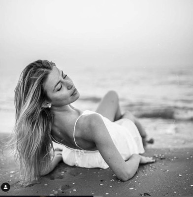 ¡Vergonzoso! Jugador se baja la calzoneta delante de una árbitro italiana en pleno juego