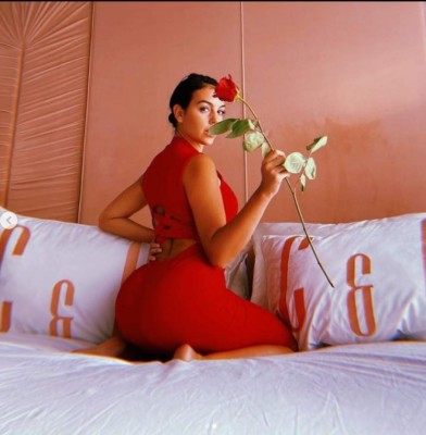 Las fotos más 'fogosas' de Georgina Rodríguez en la cama que comparte con Cristiano Ronaldo