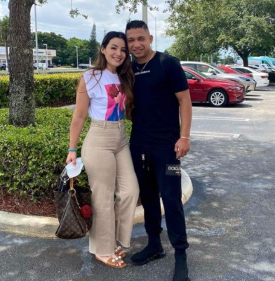 Emilio Izaguirre se pone a tono luego de sus espectaculares vacaciones con su preciosa esposa