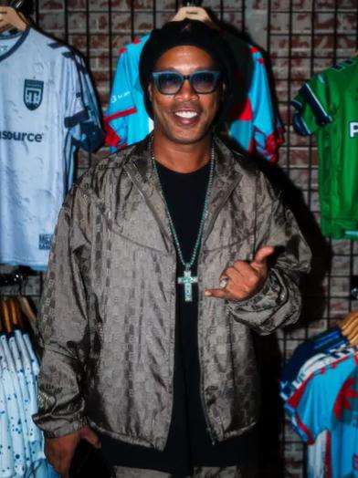 La nueva vida de Ronaldinho y su técnica para generar dinero tras retirarse: Ya empezó la celebración por mi cumpleaños