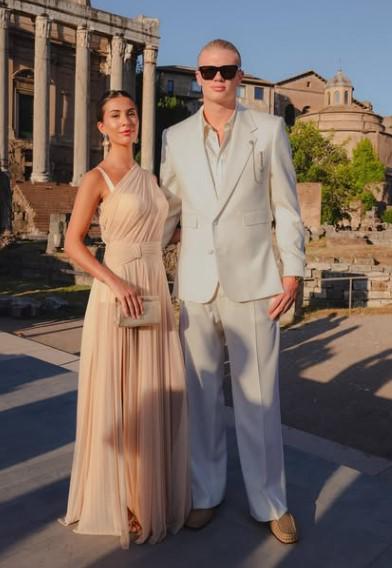 La novia de Haaland que lo conquistó con un mensaje: ¿por qué ocultan a su hijo?