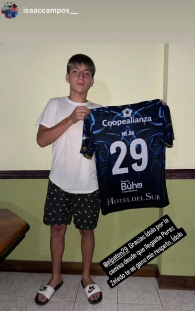 Isaac Campos le agradeció al ‘Patón’ por regalarle su camiseta del Pérez Zeledón.