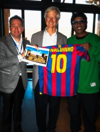 La nueva vida de Ronaldinho y su técnica para generar dinero tras retirarse: Ya empezó la celebración por mi cumpleaños