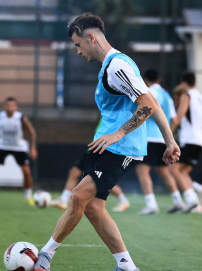 Se abrió una cuenta de Tinder y su club de toda la vida lo despide: ¿Qué tenía en el perfil?