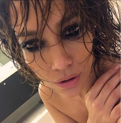 Las veces que JLo, novia de Alex Rodríguez, enseñó de más en Instagram