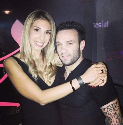 Fanny Lafon, novia de Valbuena, se ha convertido en su consuelo en pleno escándalo