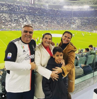 Mansión de $2.5 millones y un Ferrari: La vida de lujos de la mamá de Cristiano Ronaldo