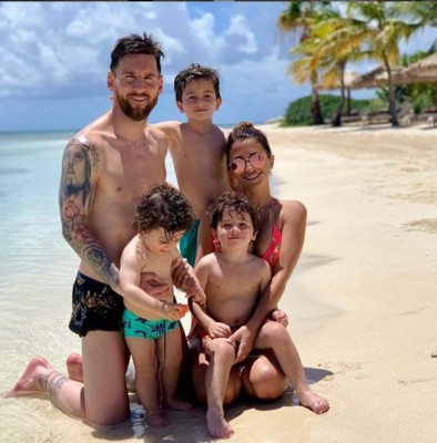 Fotos: Antonela Rocuzzo deslumbra con su cuerpazo en las vacaciones junto a Messi