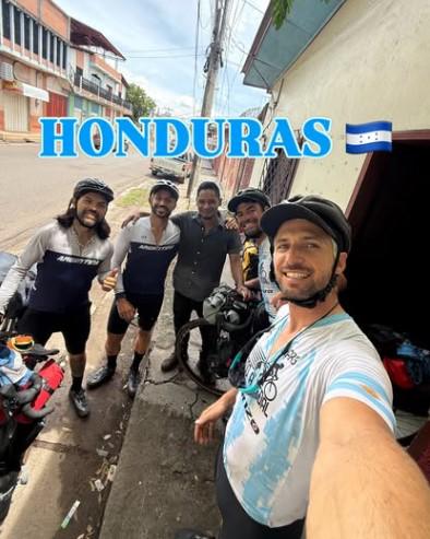 Pedaleó por 11 países para llegar al Mundial y no pudo entrar a USA: el duro motivo
