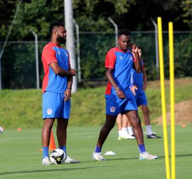 Benguché junto a Elis en los entrenamientos del Olimpia.