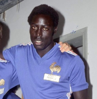 Fue figura del PSG, sufrió una lesión de rodilla y lleva 39 años en estado vegetativo; su esposa no pierde la esperanza