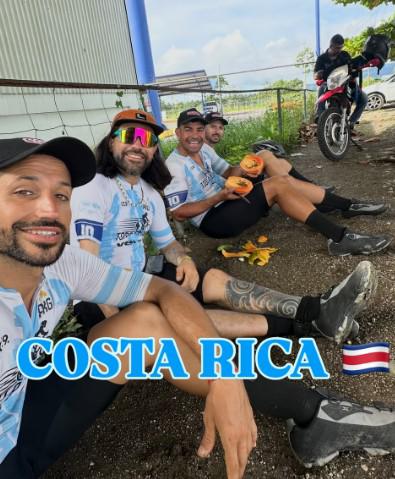 Pedaleó por 11 países para llegar al Mundial y no pudo entrar a USA: el duro motivo
