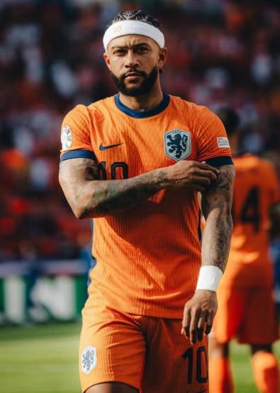 Revelaron las increíbles condiciones de Memphis Depay en su contrato con Corinthians: su salario es una locura