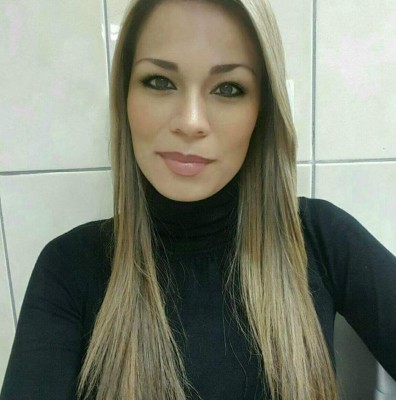 ¡Hermosa diputada! Pareja de futbolista tico embellece la política de su país
