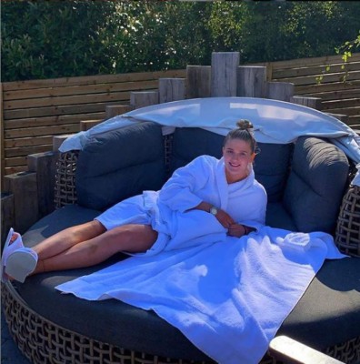 April Hunter, la boxeadora que desafió la ley islámica besándose con su novia en las Maldivas