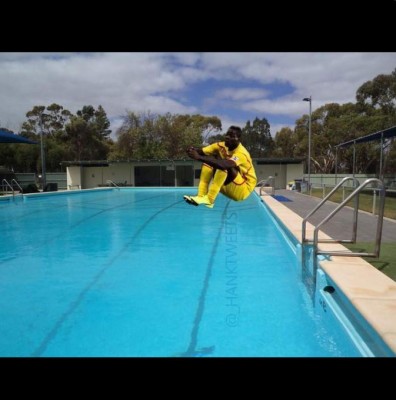 Jugada de Mario Balotelli estalla redes sociales con memes