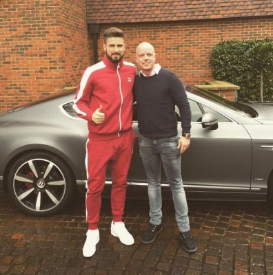 ¡Increíble! Ha vendido más de 100 autos de lujo por WhatsApp a los cracks de Inglaterra