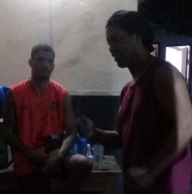 Caso Ronaldinho: Revelan nuevas fotografías del brasileño en la prisión el 'Cuadrilátero'
